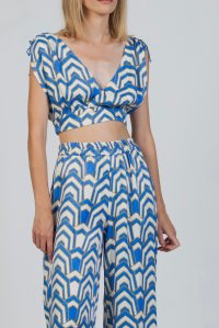 Satin printed cropped top with knitted details blue-ivory-gold