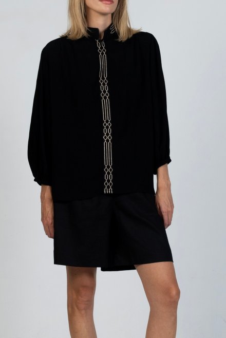 Crepe marocaine shirt with handmade knitted detaills black