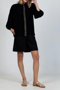 Crepe marocaine shirt with handmade knitted detaills black