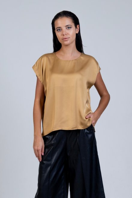 Satin short sleeved blouse with knitted details gold