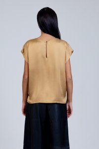 Satin short sleeved blouse with knitted details gold