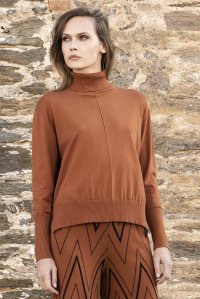 Viscose blend turtleneck sweater amber brown