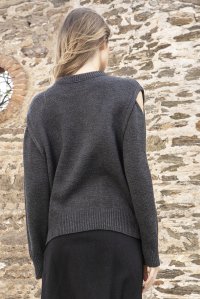 Cut-out sweater black-ivory