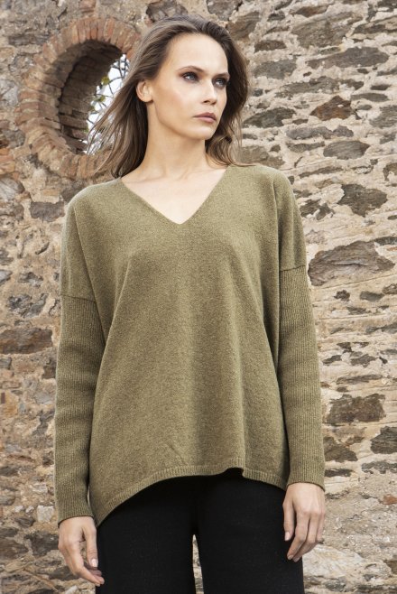 Wool v-neck  sweater sage leaf