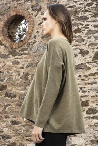 Wool v-neck  sweater sage leaf