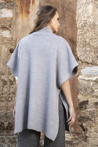 Knitted poncho medium grey