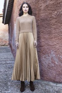 Knitted-pleated dress camel