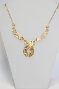 Necklace gold