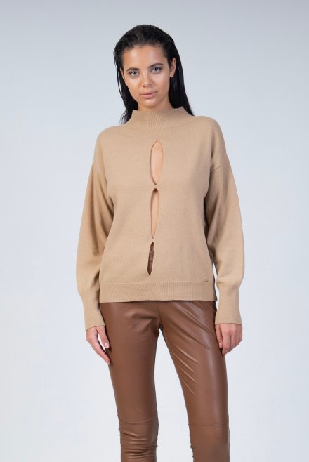 Cut-out sweater camel