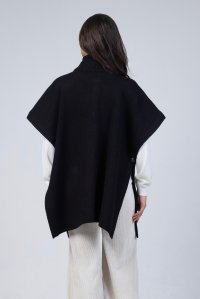 Knitted poncho black