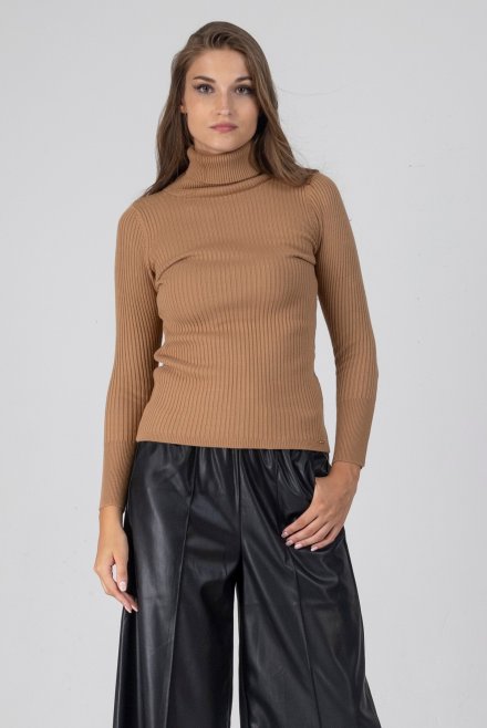 Turtleneck sweater camel