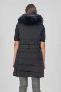 Belted mid length quilted sleeveless down jacket with faux fur noir