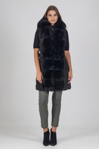 Belted mid length quilted sleeveless down jacket with faux fur noir