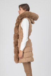 Belted mid length quilted sleeveless down jacket with faux fur camel