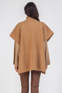 Knitted poncho camel