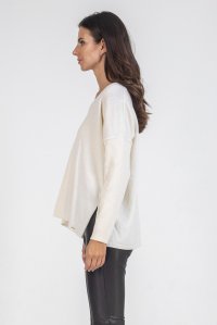 Wool v-neck  sweater ivory