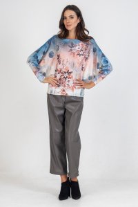 Long sleeved knitted sweater with flora design multicolored