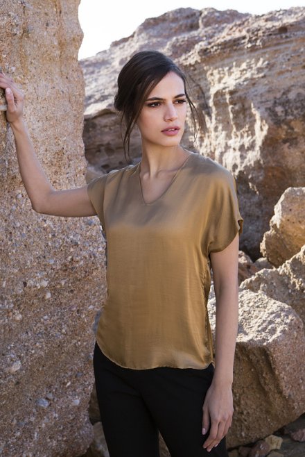 Satin ''V''-neck top gold