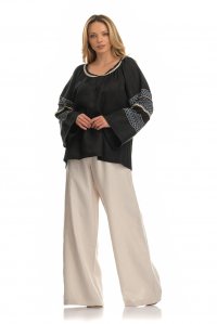 Blouse with knitted ancient greek style in the sleeves black